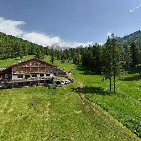 帕索圣佩莱格里诺 Rifugio Flora Alpina酒店 外观 照片