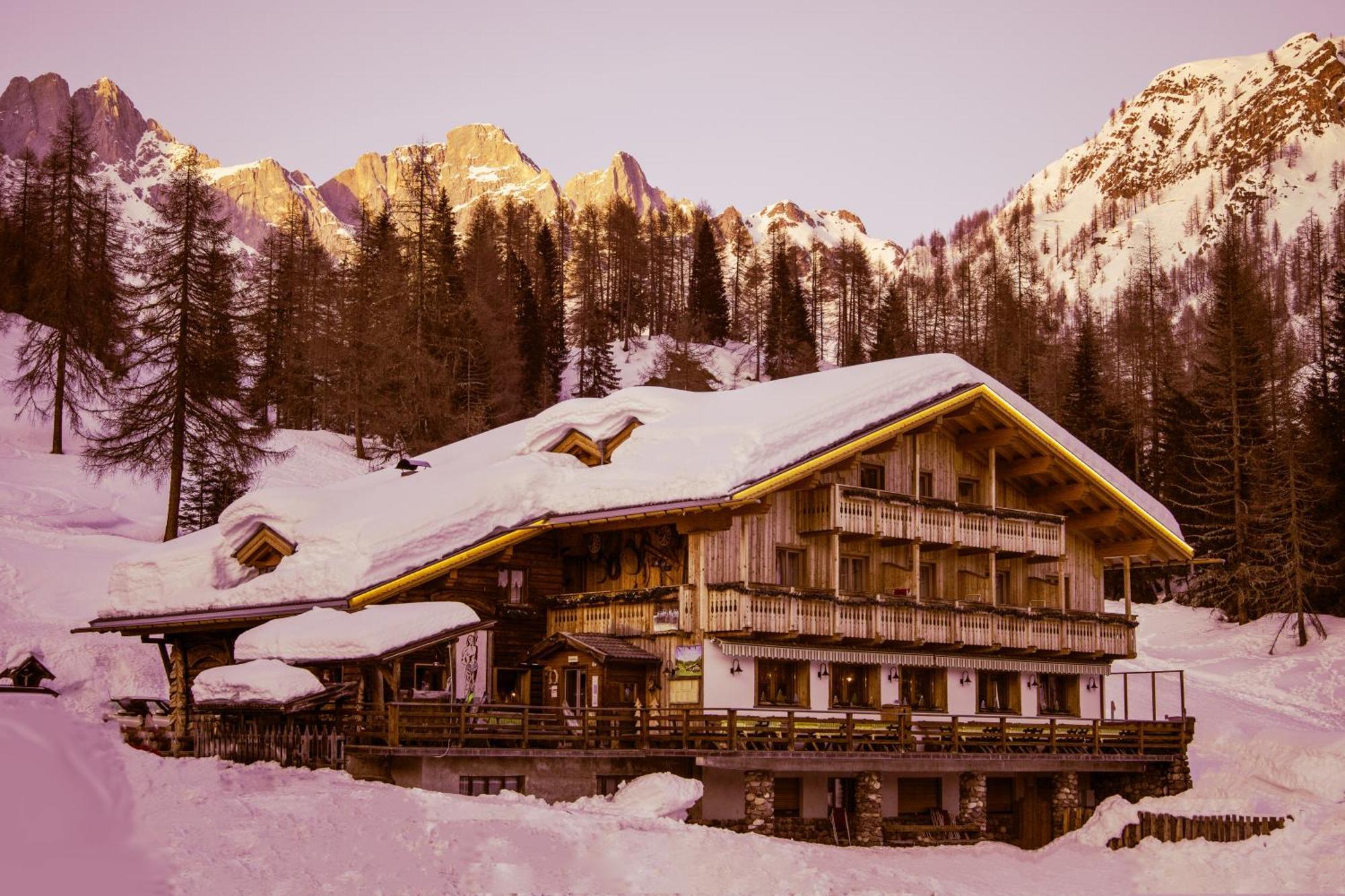 帕索圣佩莱格里诺 Rifugio Flora Alpina酒店 外观 照片